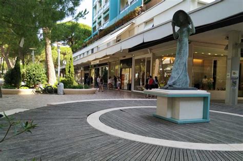 SHOPPING A MILANO MARITTIMA .